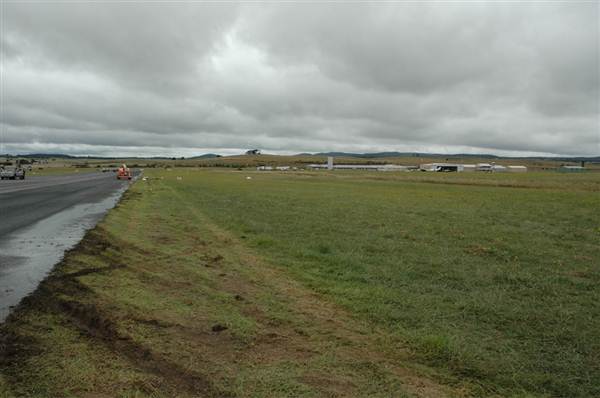 Goulburn Airport runway and exteriors (5/03/2013 11:11:08 AM)