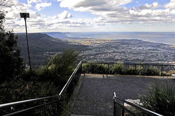 Mount Keira Lookout (8/03/2013 9:57:44 AM)