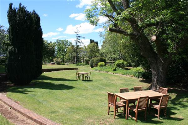 Petersons Armidale Winery & Guesthouse (9/03/2013 1:09:39 AM)