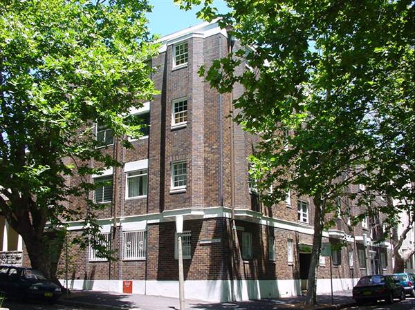 Apartment Buildings in Potts Point (10/03/2013 2:53:30 PM)