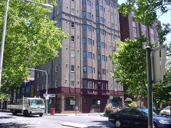 Apartment Buildings in Potts Point (10/03/2013 2:54:32 PM)