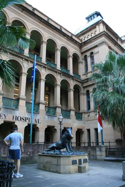 Sydney CBD - Macquarie Street (10/03/2013 10:04:47 PM)