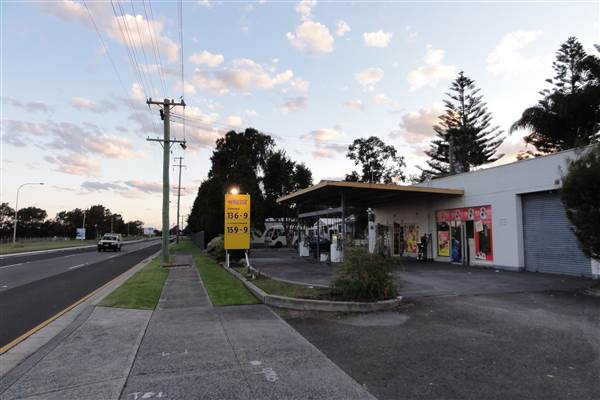 Lake Illawarra North-Illawarra Yacht Club - Sunset Petrol Station, Windang Road, Windang  (14/09/2011 - Credits: Tony Brown /SISE)