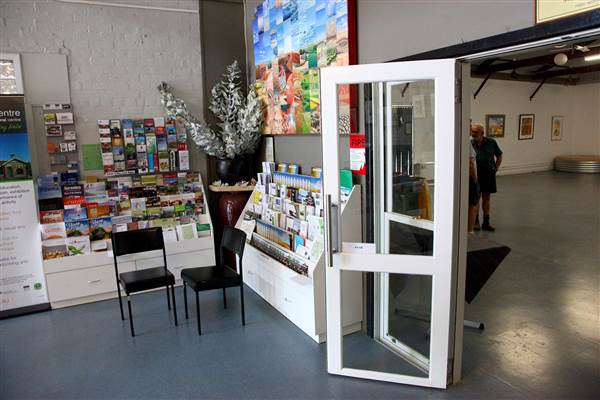 Cootamundra Arts Centre - Cootamundra Arts Centre. Great location for production centre or home base. (16/12/2014)