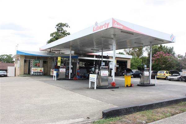 Liberty Service Station (6/02/2014 - Credits: Lisa Scope)