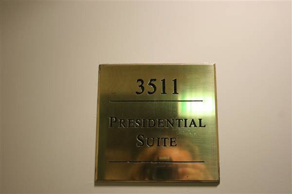 Shangri-La Hotel - Room 3511 (16/12/2006 - Credits: Lisa Scope)