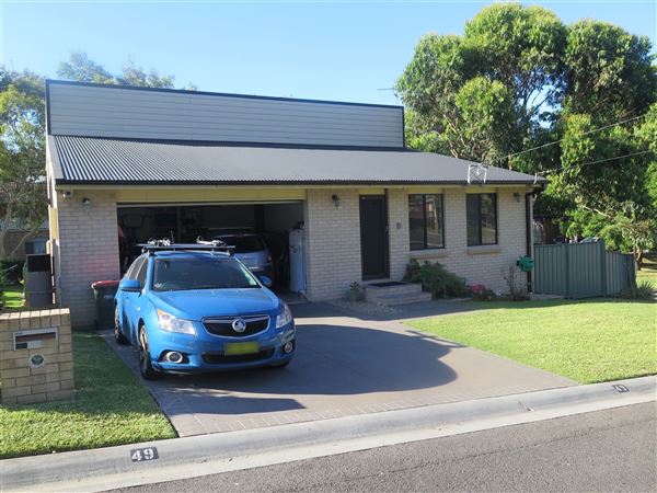 Kiama Downs neighbourhood - cul-de-sac + tennis court (7/12/2015 - Credits: Peter Hicks)