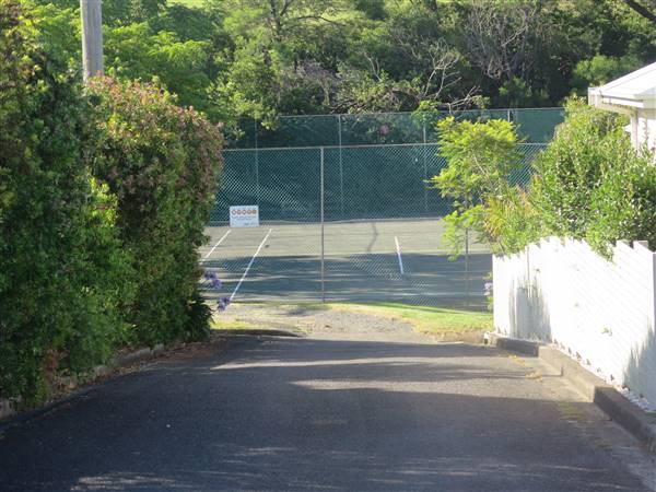 Kiama Downs neighbourhood - cul-de-sac + tennis court (7/12/2015 - Credits: Peter Hicks)