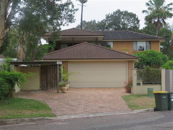 Mona Vale Neighborhood (8/12/2015 - Credits: Peter Hicks)