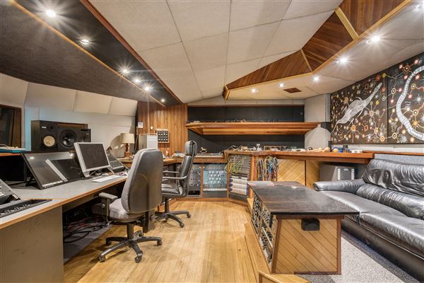 Rockinghorse Recording Studio and Estate - Rockinghorse - Studio Int (8/10/2017)