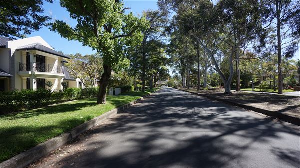 St Ives - Torokina Avenue streetscape (30/03/2018 - Credits: Mary Barltrop)